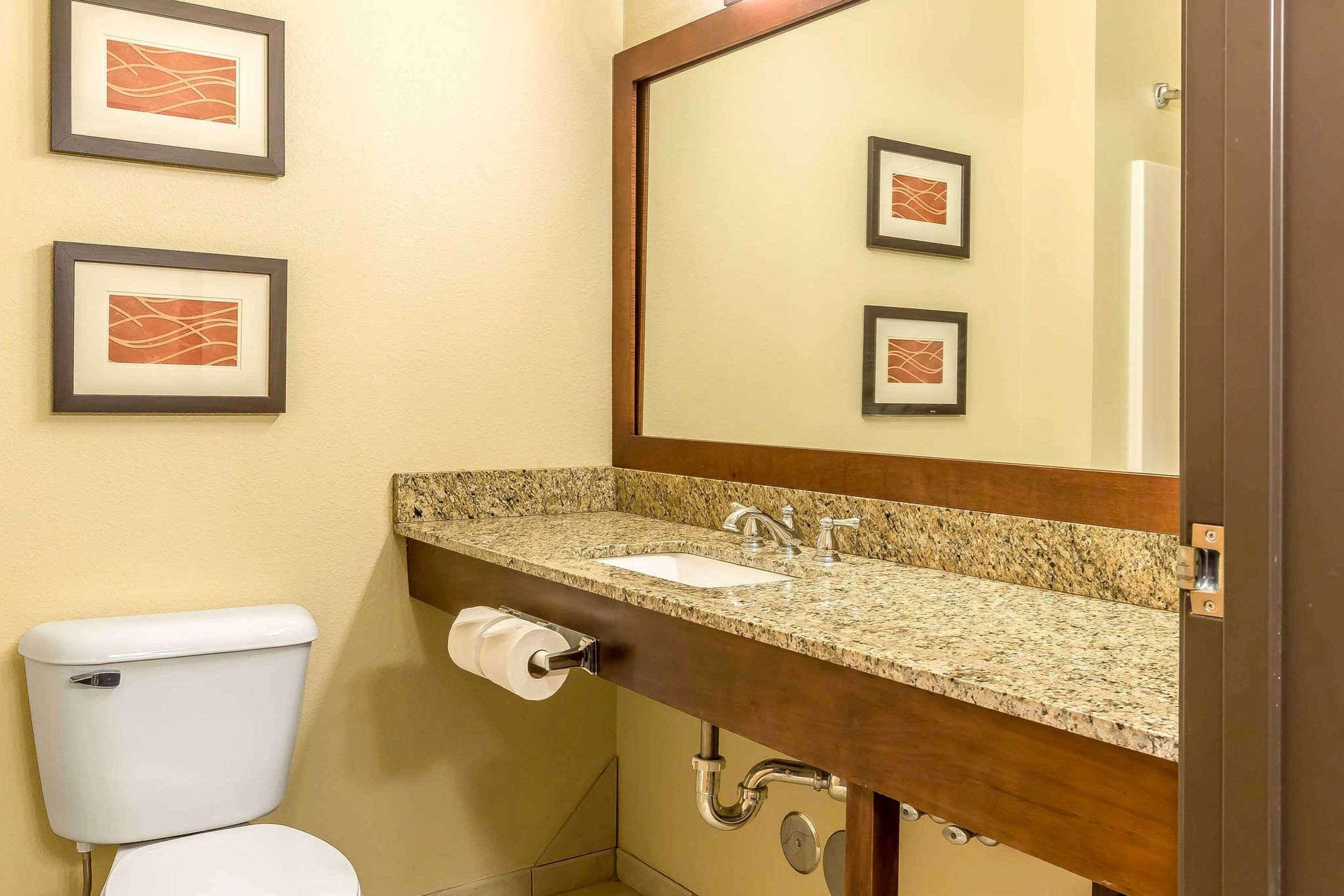Comfort Inn & Suites East Moline Near I-80 エクステリア 写真